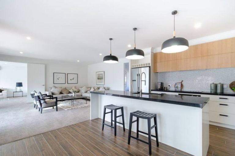 Photo of property in 7 Grove Way, Riverhead, 0820