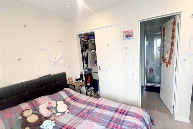 Photo of property in 28 Routley Drive, Glen Eden, Auckland, 0602