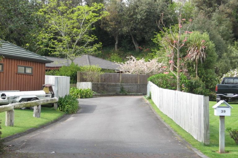 Photo of property in 39 Capricorn Place, Kawaha Point, Rotorua, 3010