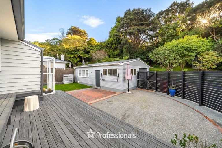 Photo of property in 14 Pinehaven Road, Pinehaven, Upper Hutt, 5019