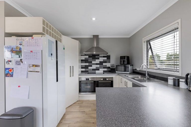 Photo of property in 94 James Line, Kelvin Grove, Palmerston North, 4414