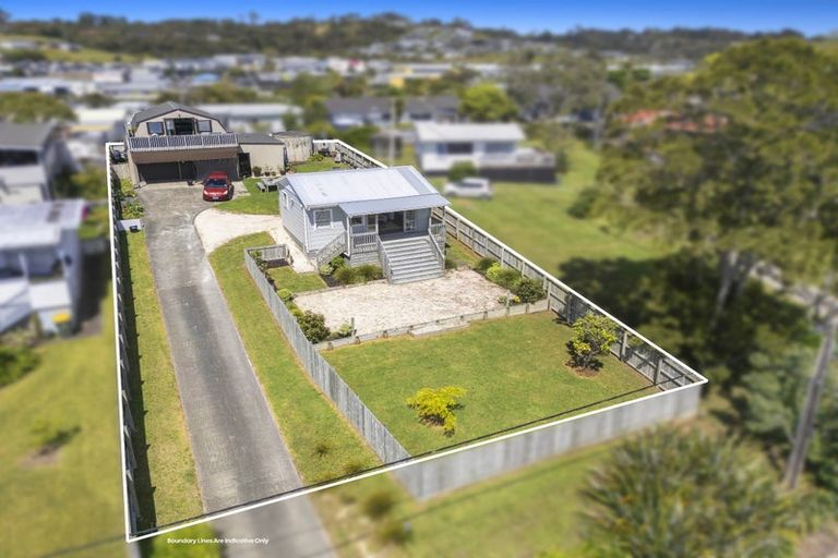 Photo of property in 12a Matai Road, Stanmore Bay, Whangaparaoa, 0932