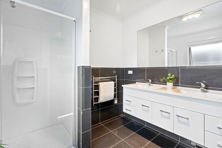 Photo of property in 25 Waitemata Drive, One Tree Point, 0118