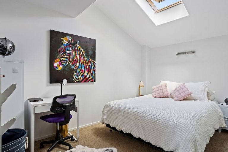 Photo of property in 5 Capstan Court, Te Atatu Peninsula, Auckland, 0610