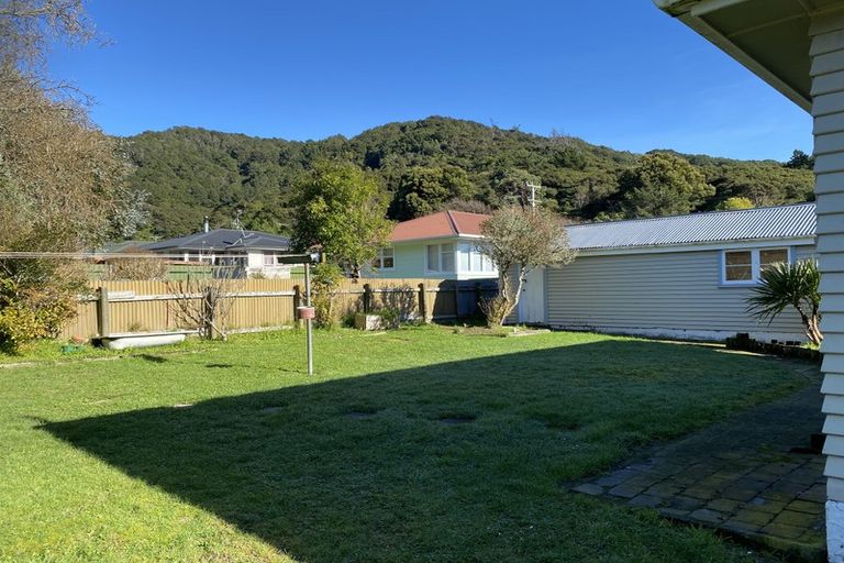 Photo of property in 33 Karaka Street, Wainuiomata, Lower Hutt, 5014