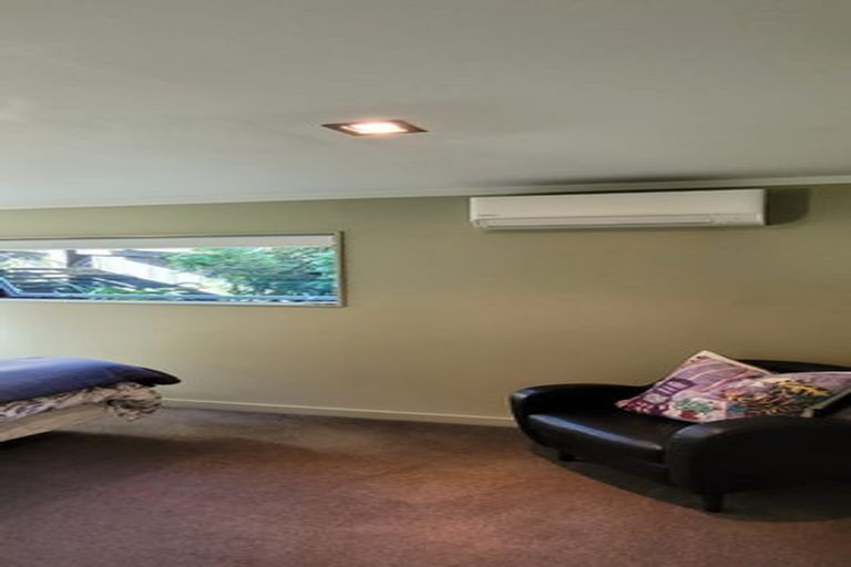 Photo of property in 28 Veale Road, Frankleigh Park, New Plymouth, 4310
