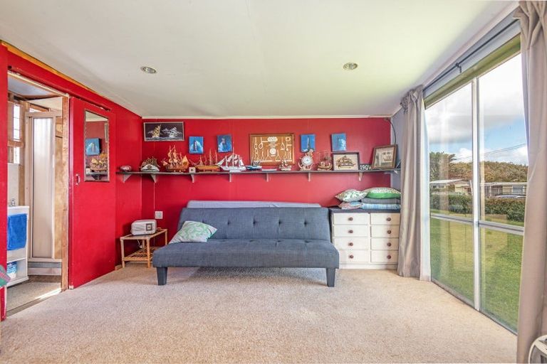 Photo of property in 25 Himatangi Street, Himatangi Beach, Foxton, 4891