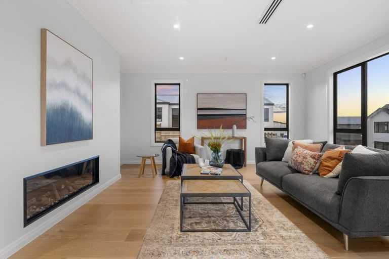 Photo of property in 12 Makumaku Place, Long Bay, Auckland, 0630