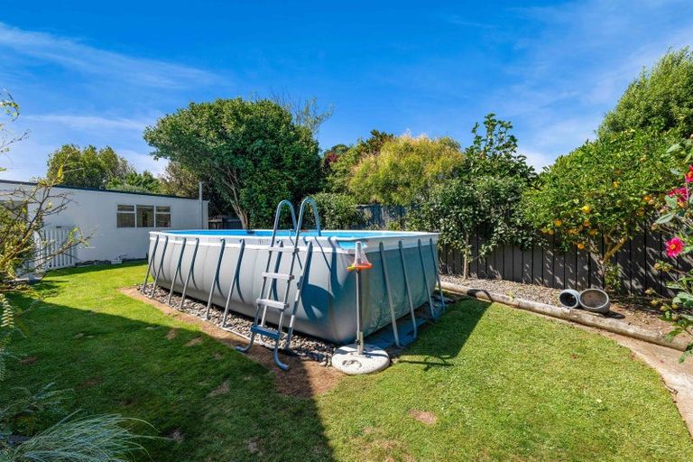 Photo of property in 5 Tamati Place, Merrilands, New Plymouth, 4312