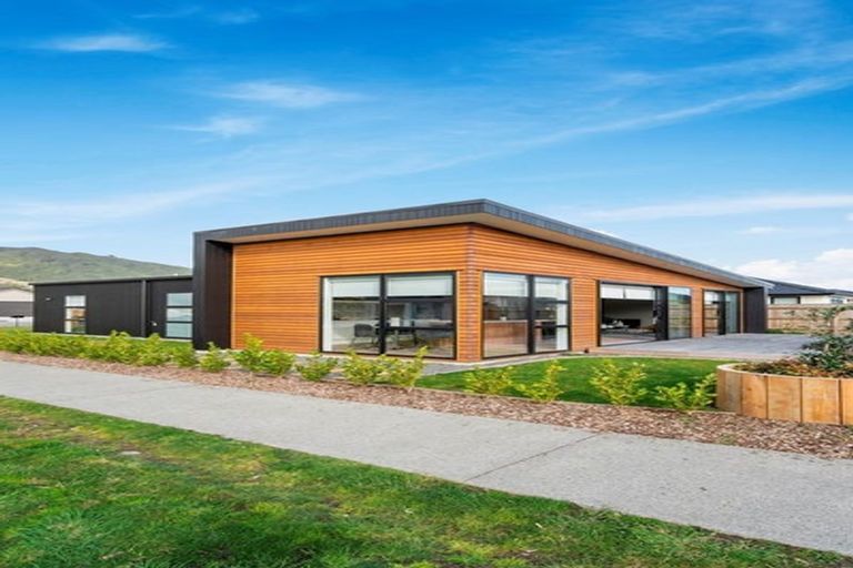 Photo of property in 2 Paioke Street, Waikanae, 5036