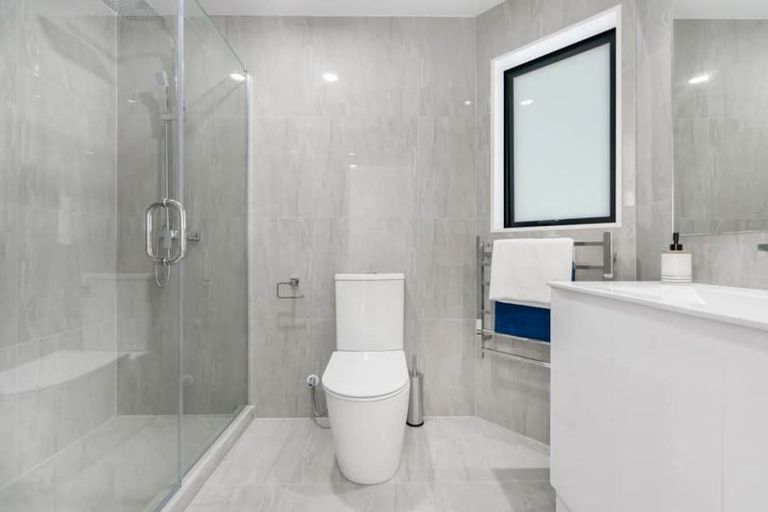 Photo of property in 5 Liban Place, Massey, Auckland, 0614