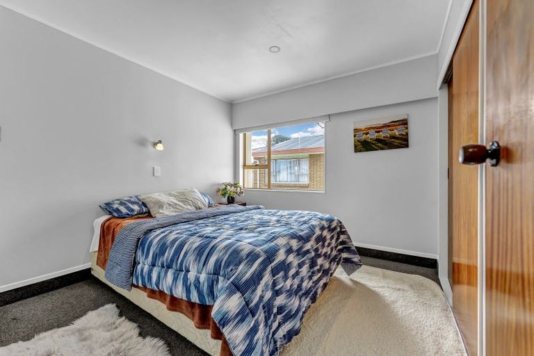 Photo of property in 17 Edgewater Parade, Waiuku, 2123