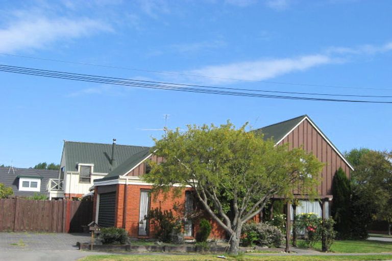 Photo of property in 122 Grahams Road, Burnside, Christchurch, 8053