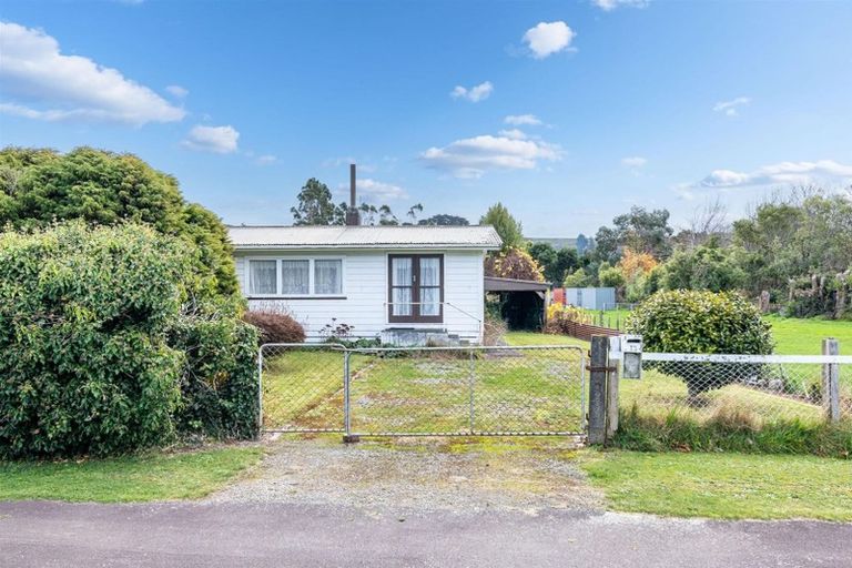 Photo of property in 13 Newman Road, Eketahuna, 4900
