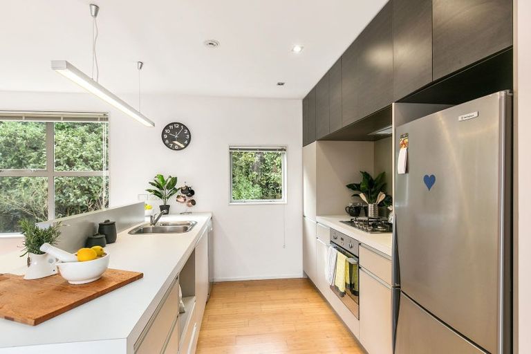 Photo of property in 56 Saddleback Grove, Karori, Wellington, 6012