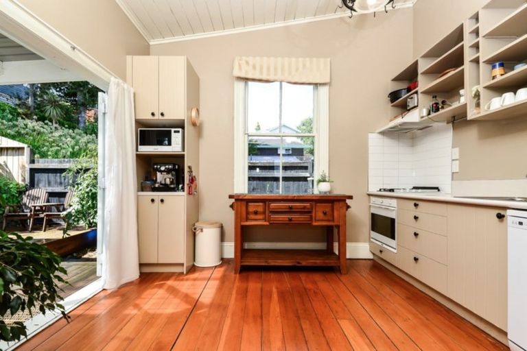 Photo of property in 8 Queen Street, Cambridge, 3434