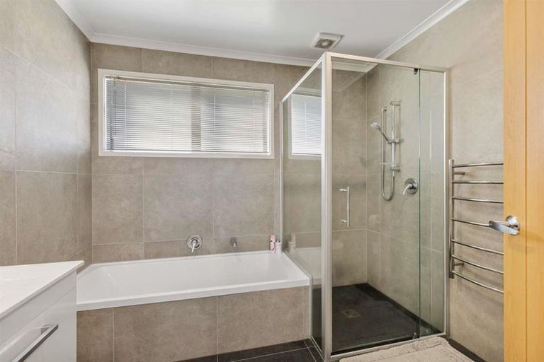 Photo of property in 1 Fermi Lane, Papakura, 2110
