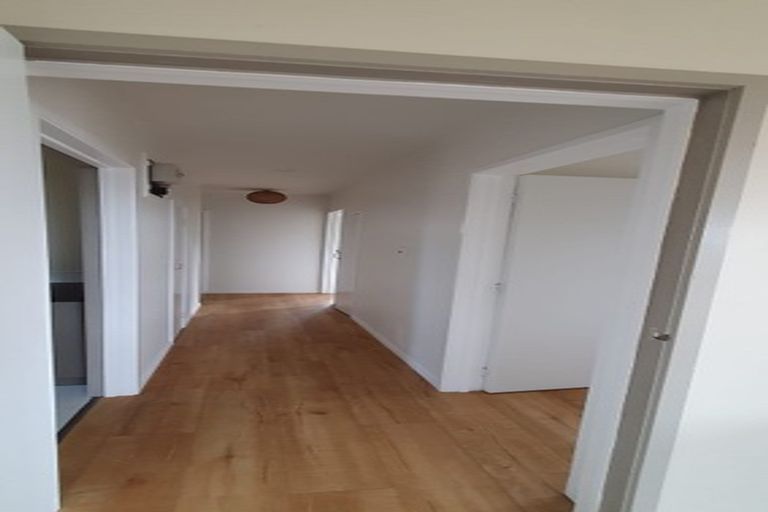 Photo of property in 19 Spence Road, Henderson, Auckland, 0612