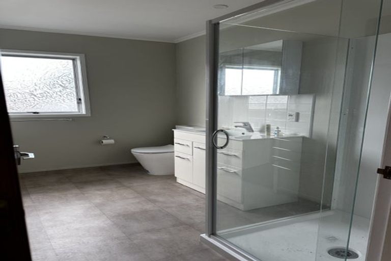 Photo of property in 12 Halberg Street, Papakura, 2110