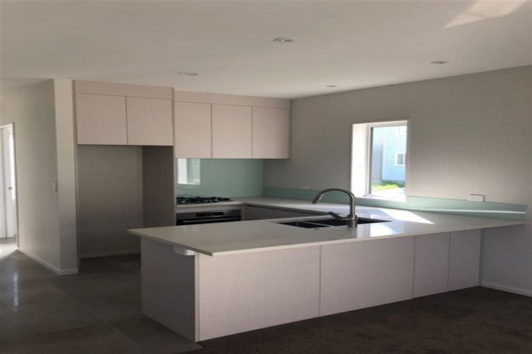 Photo of property in 2 Riroriro Close, Papakura, 2110