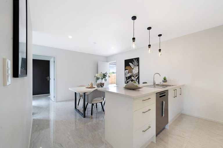 Photo of property in 8b Strid Road, Te Atatu South, Auckland, 0610