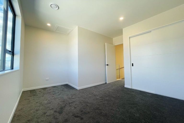 Photo of property in 18 Puihi Crescent, Massey, 0614