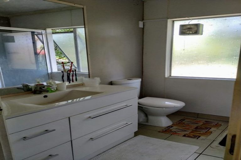 Photo of property in 1/83 Mcleod Road, Te Atatu South, Auckland, 0610