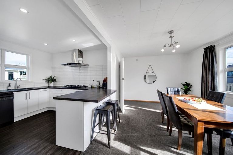 Photo of property in 11 Manawapou Road, Hawera, 4610