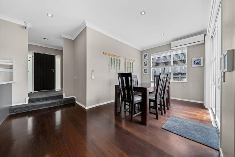 Photo of property in 28 Franshell Crescent, East Tamaki, Auckland, 2013