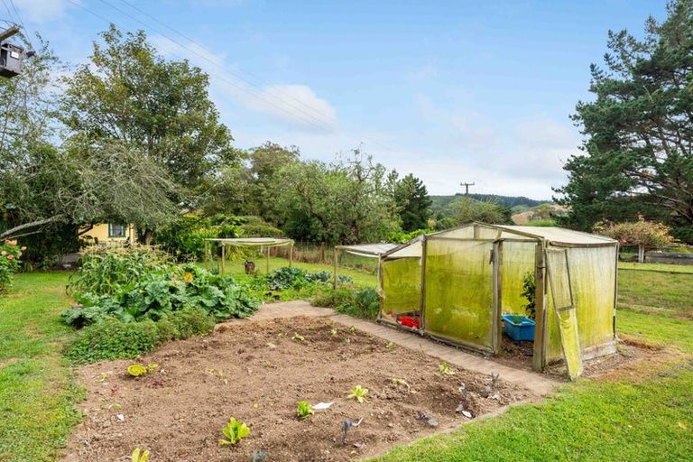 Photo of property in 332 Kuku East Road, Kuku, Manakau, 5570