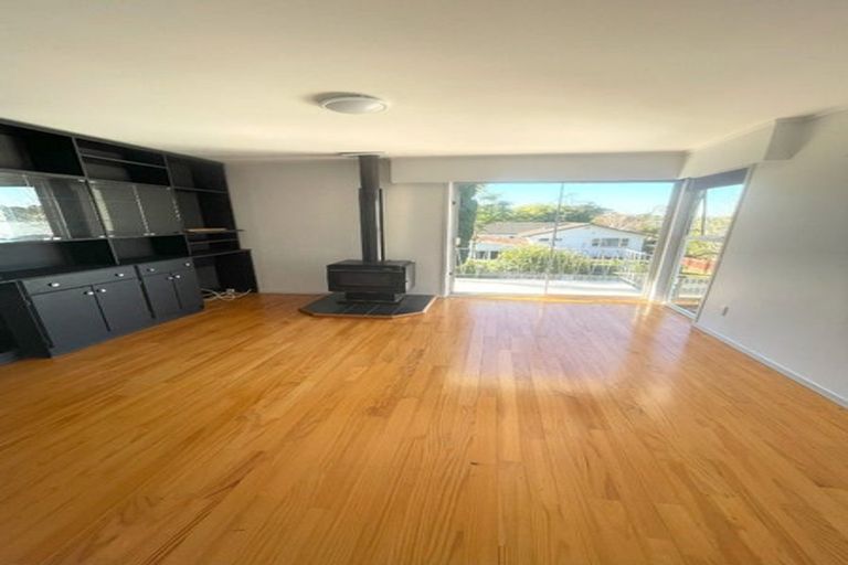 Photo of property in 19 Finlow Drive, Te Atatu South, Auckland, 0610