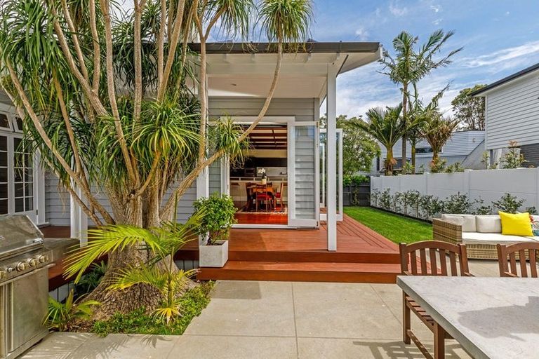 Photo of property in 24 Norwood Road, Bayswater, Auckland, 0622