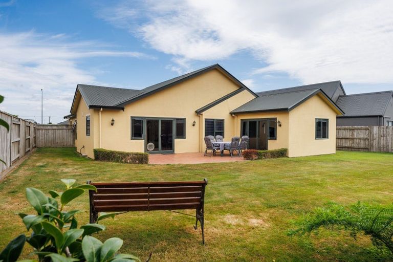 Photo of property in 27 Royal Oak Drive, Kelvin Grove, Palmerston North, 4414