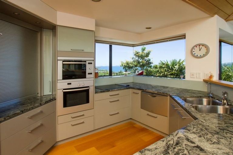 Photo of property in 33 Beulah Avenue, Rothesay Bay, Auckland, 0630