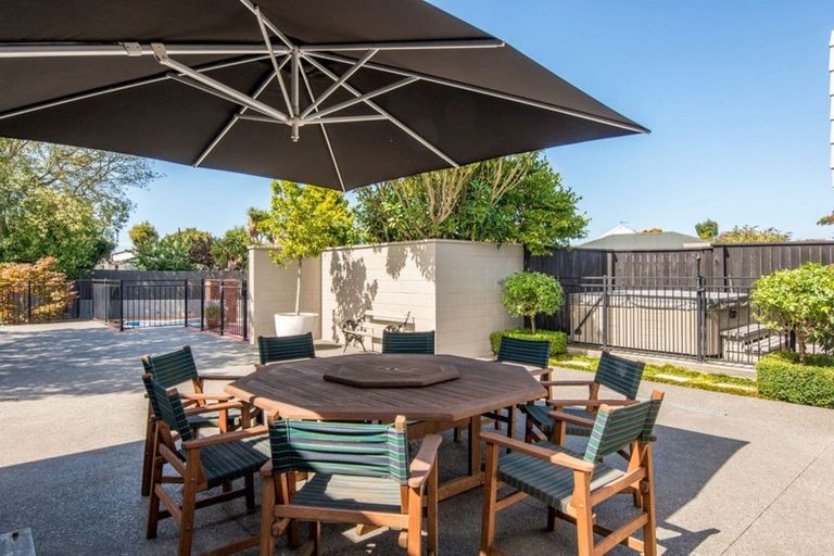 Photo of property in 214 Grahams Road, Burnside, Christchurch, 8053