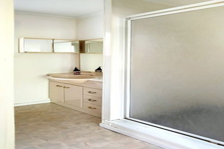 Photo of property in 50 Rehia Road, Massey, Auckland, 0614