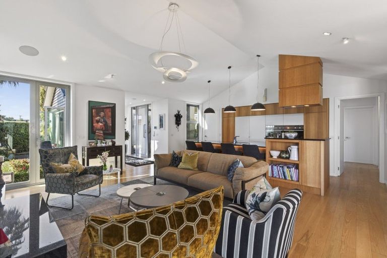 Photo of property in 5 Tupuhi Place, Highlands Park, New Plymouth, 4312