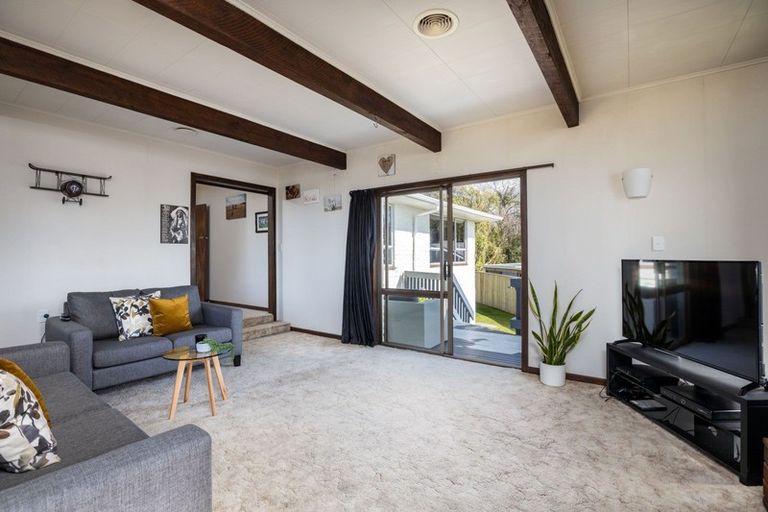 Photo of property in 15 Tainui Terrace, Inglewood, 4330