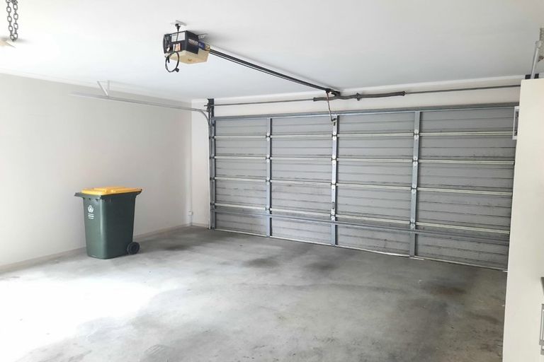 Photo of property in 4 Middlefield Drive, East Tamaki Heights, Auckland, 2016
