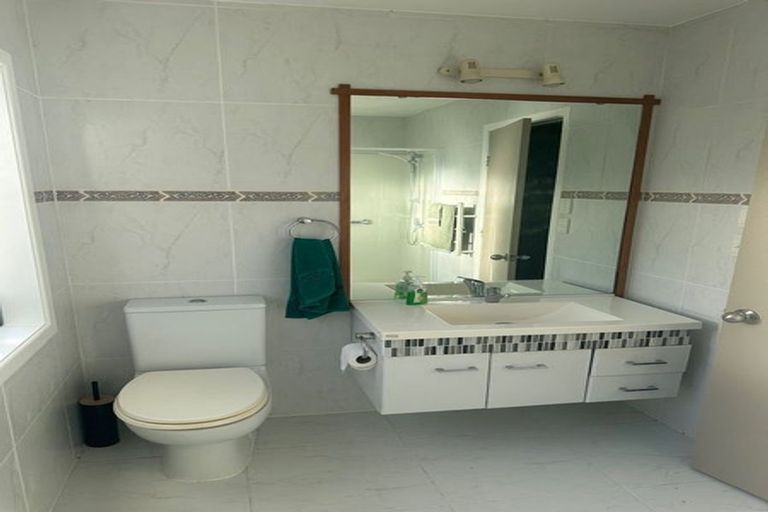 Photo of property in 1/188 Browns Bay Road, Murrays Bay, Auckland, 0630
