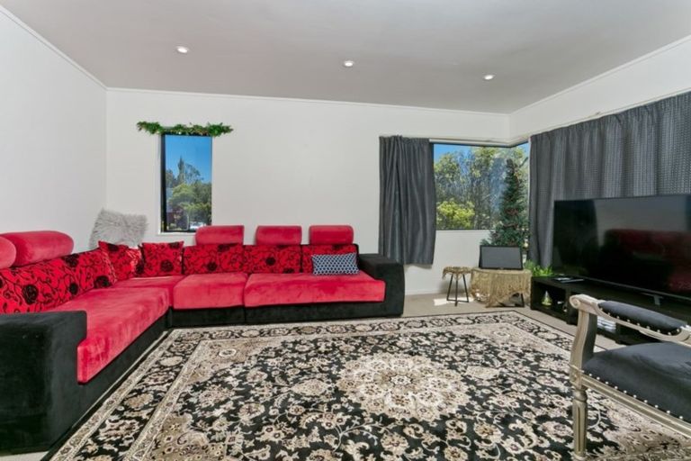 Photo of property in 10 Camilla Grove, Totara Vale, Auckland, 0629