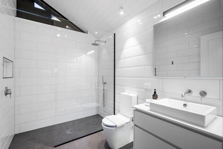 Photo of property in 24 Seacliffe Avenue, Belmont, Auckland, 0622