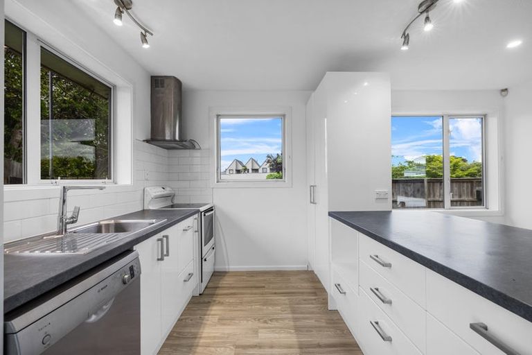 Photo of property in 9 Curzon Place, Parklands, Christchurch, 8083
