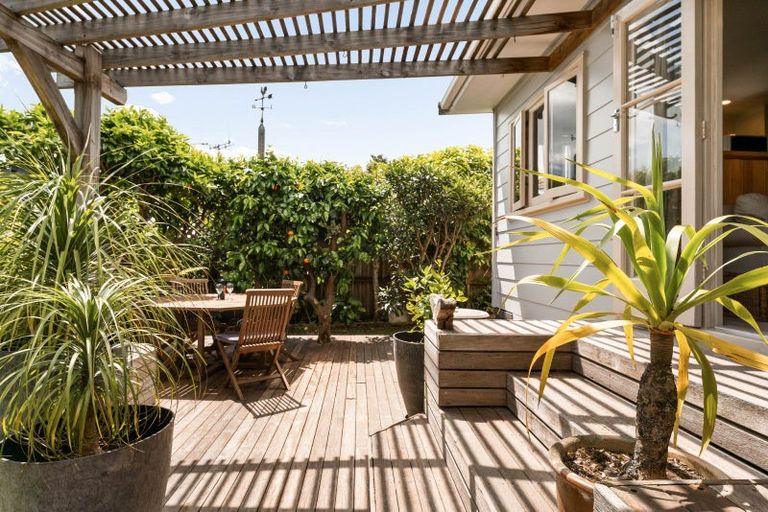 Photo of property in 21 Willow Street, Tauranga, 3110