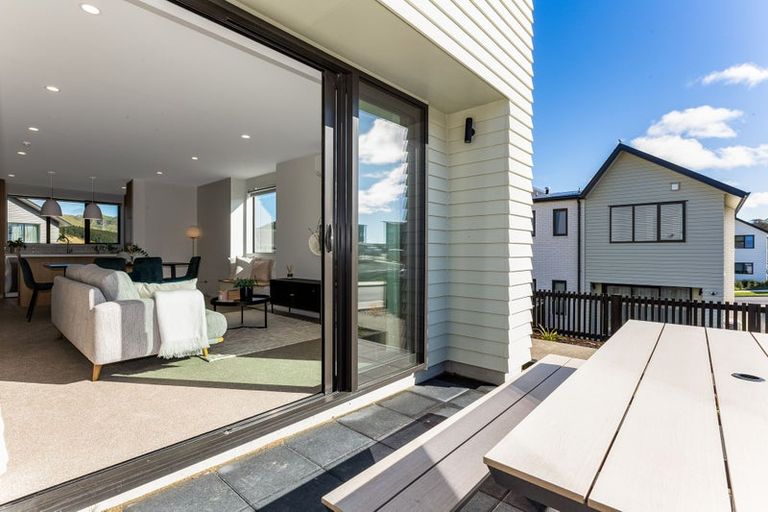 Photo of property in 2 Tiratu Rise, Whitby, 5024