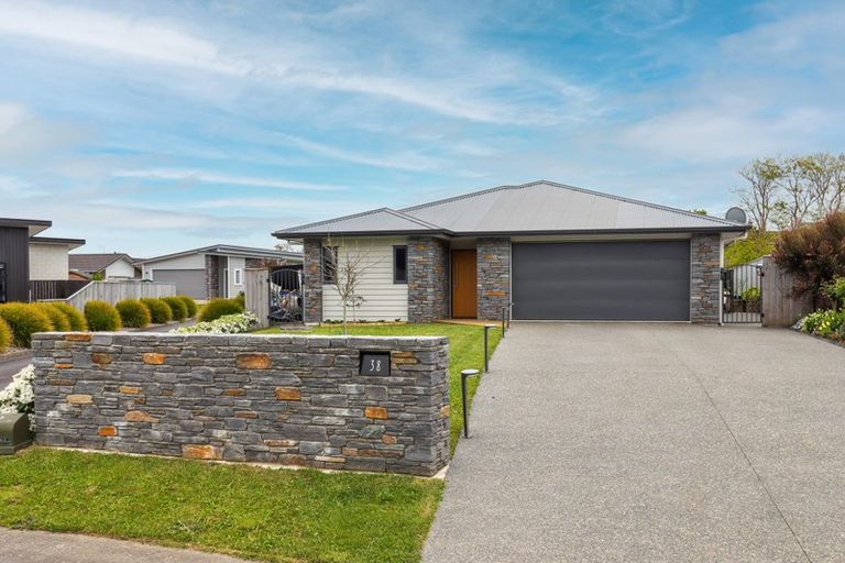 Photo of property in 38 San Priamo Place, Paraparaumu Beach, Paraparaumu, 5032