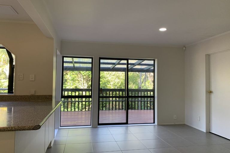 Photo of property in 2/20 Lagoon Way, West Harbour, Auckland, 0618