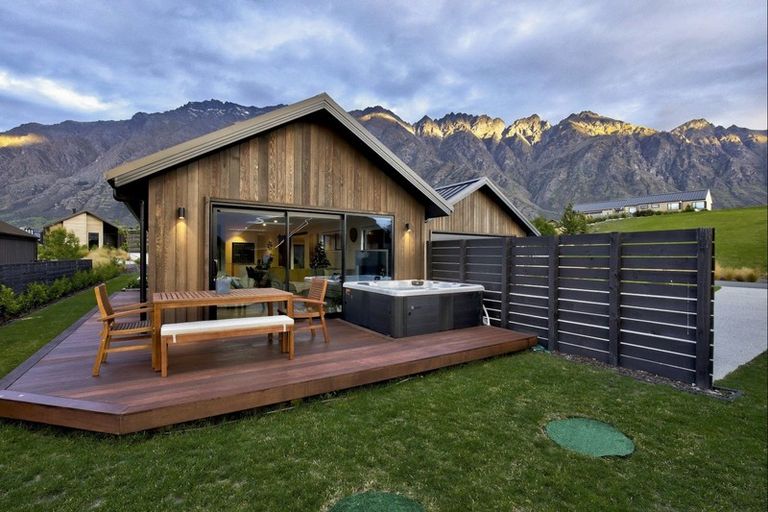 Photo of property in 28 Mcadam Drive, Jacks Point, Queenstown, 9371