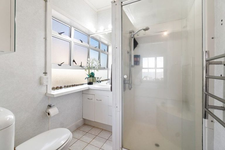 Photo of property in 58 Rothesay Bay Road, Rothesay Bay, Auckland, 0630