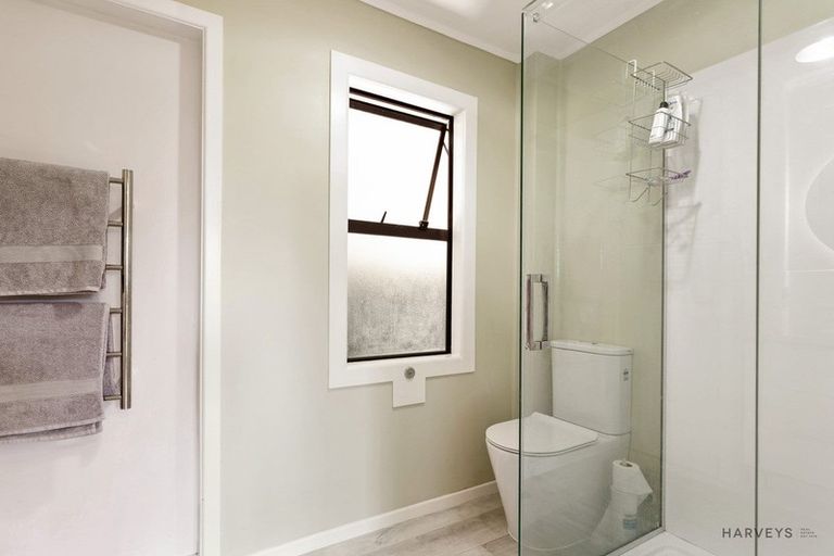 Photo of property in 282 Shaw Road, Titirangi, Auckland, 0604